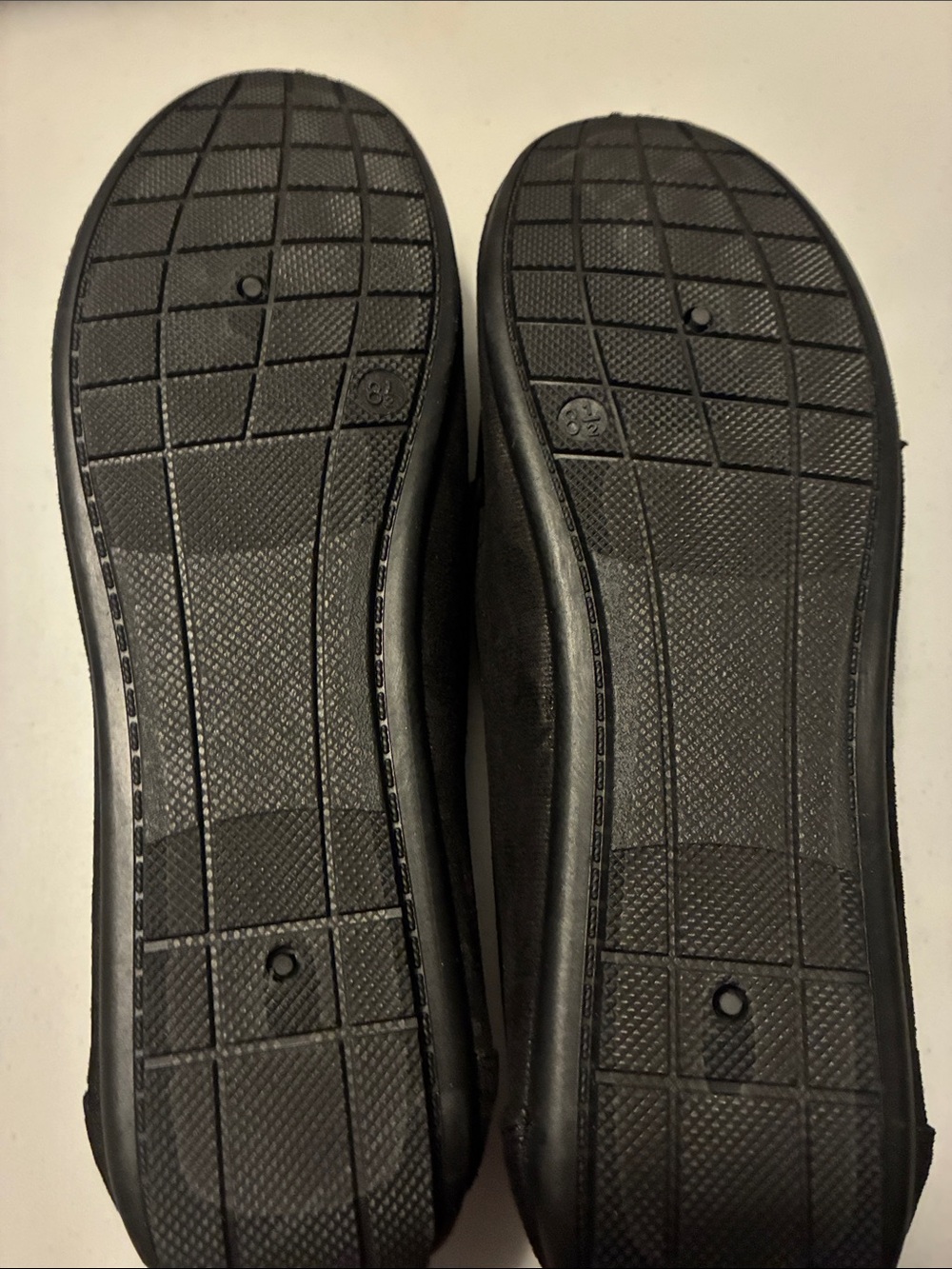 Gloria Vanderbilt Black Suede Loafers with Gunmetal Chain - Picture 2 of 3